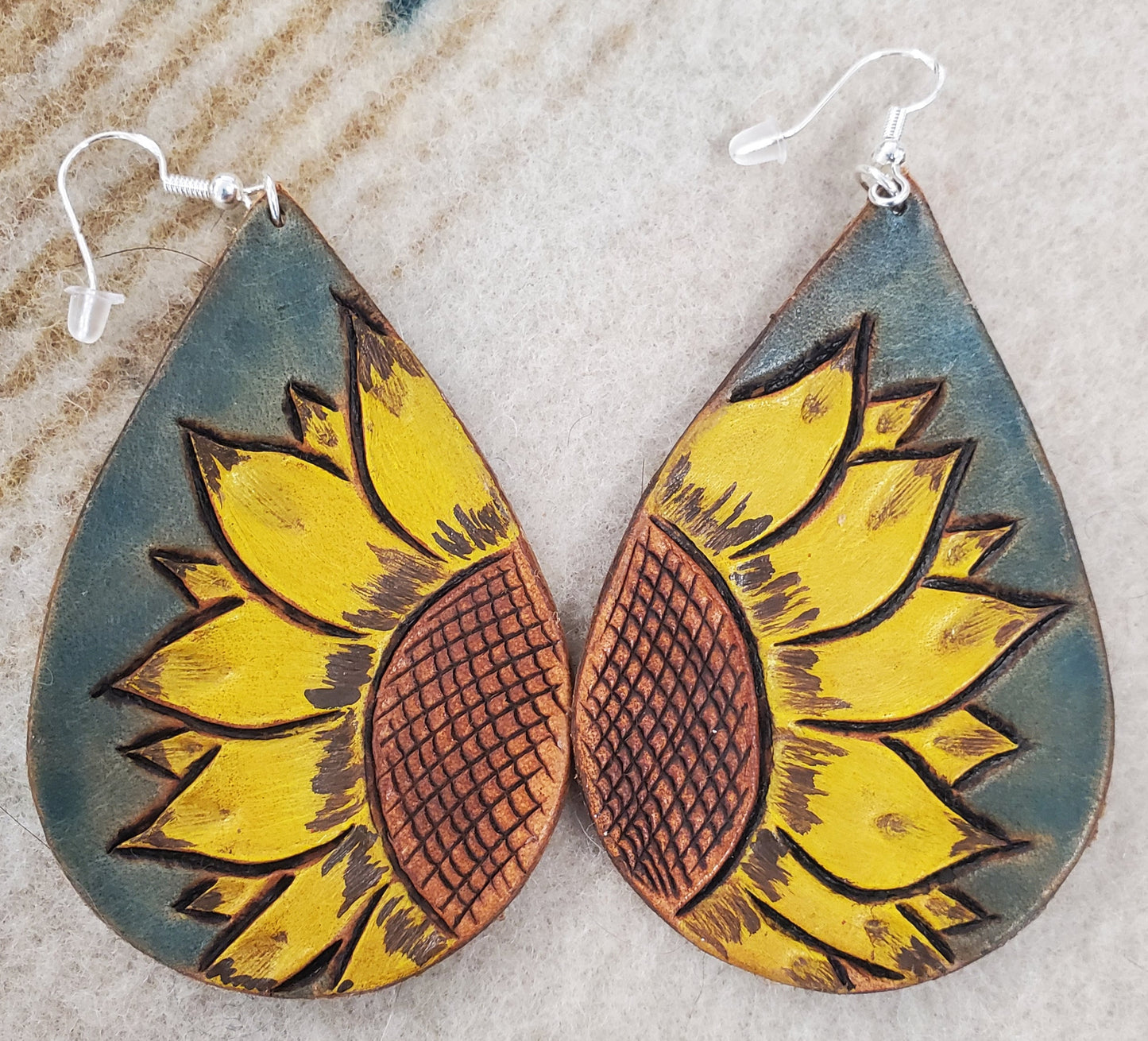 Earnings turqouise sunflower